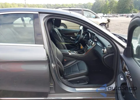 2018 Mercedes-Benz C 300 из США, поврежденный, VIN 55SWF4JB2JU248297